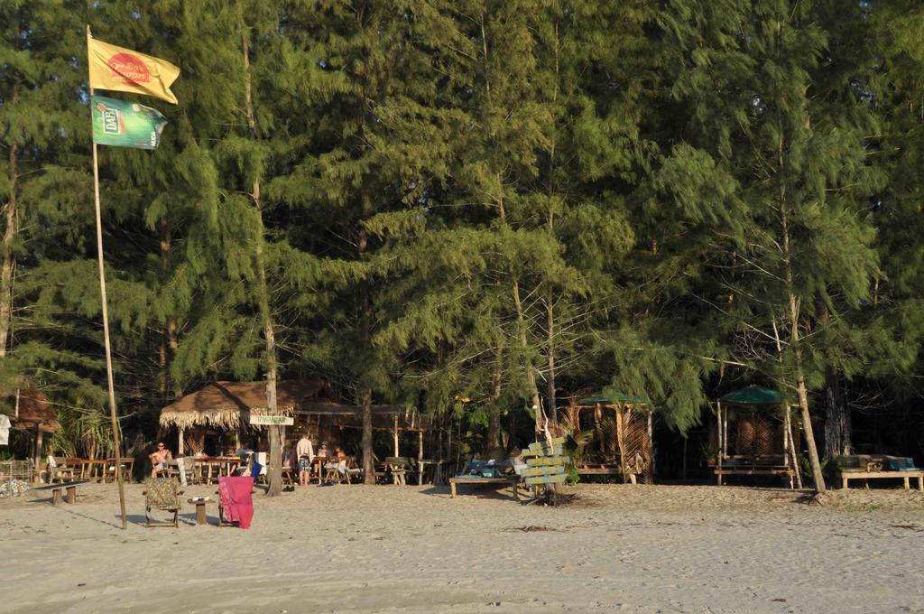 Tawan Bar And Bungalow Hotel Ko Phra Thong Ngoại thất bức ảnh