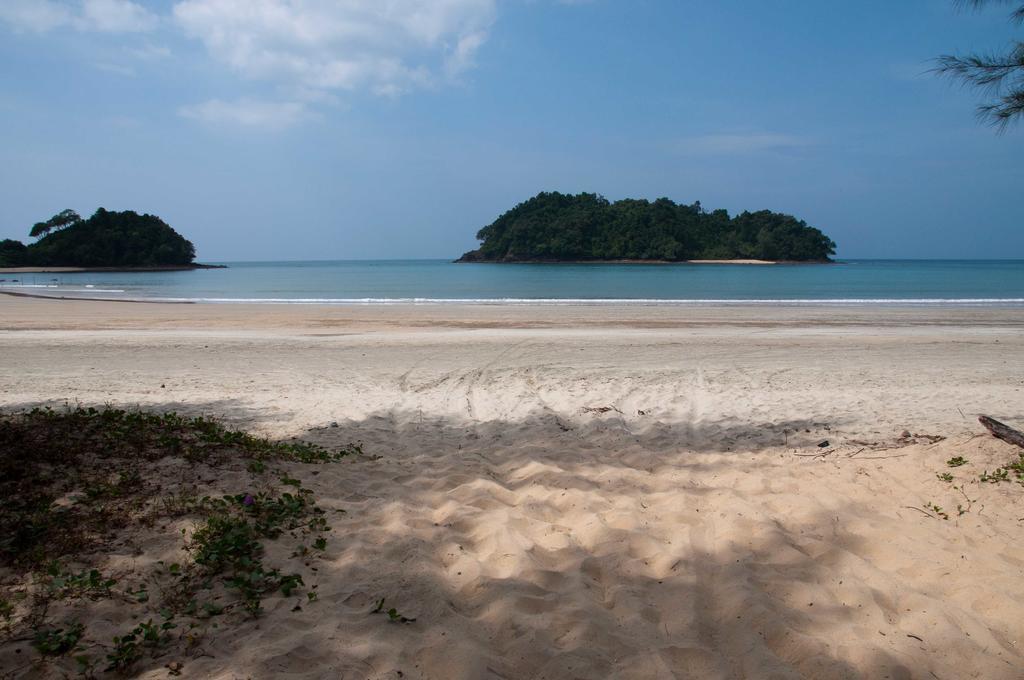 Tawan Bar And Bungalow Hotel Ko Phra Thong Ngoại thất bức ảnh