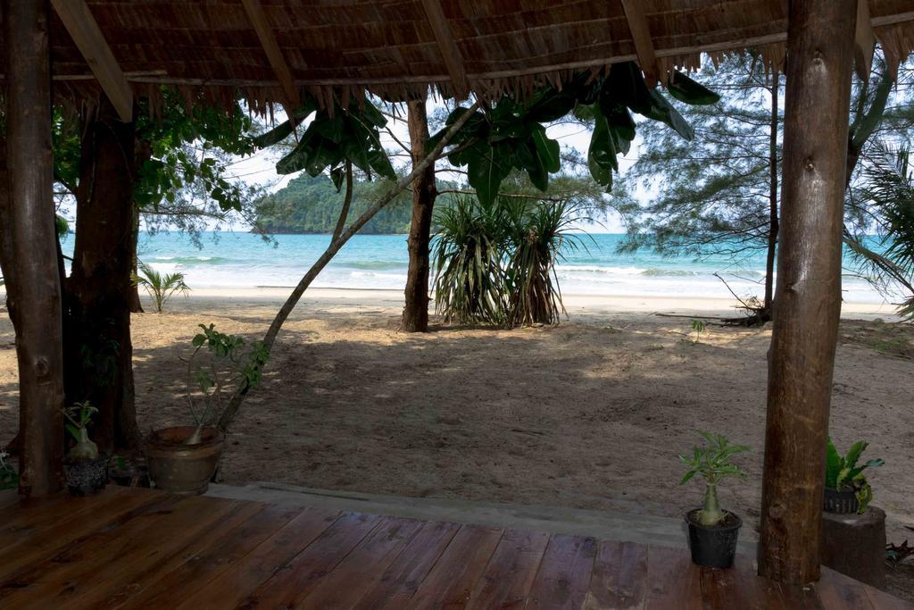 Tawan Bar And Bungalow Hotel Ko Phra Thong Ngoại thất bức ảnh