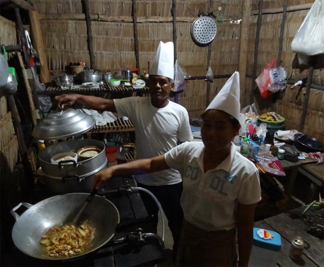 Tawan Bar And Bungalow Hotel Ko Phra Thong Ngoại thất bức ảnh